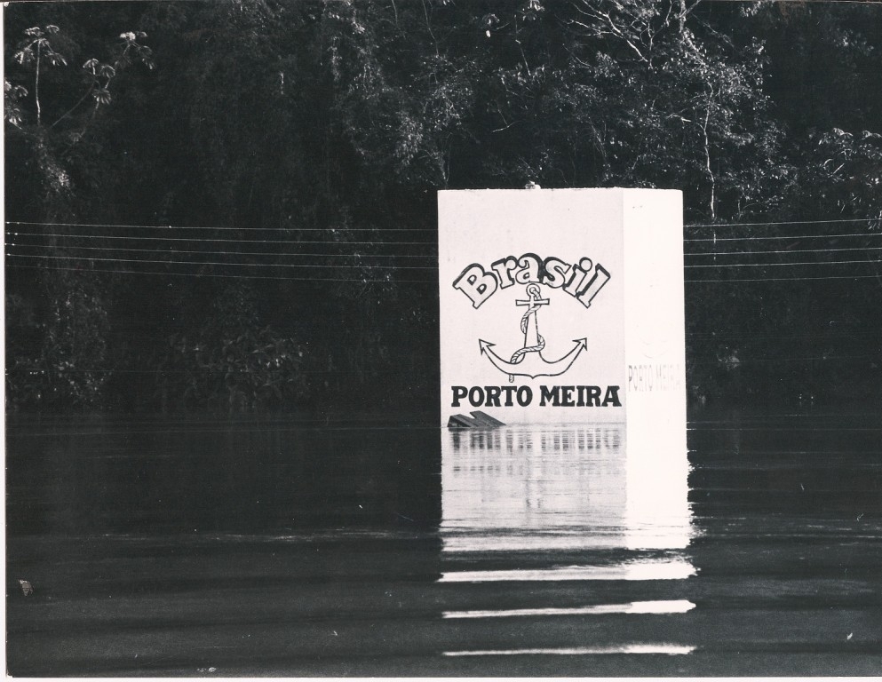 Cheia do Rio Iguaçu cobre o prédio da Estação das Barcas.JPG