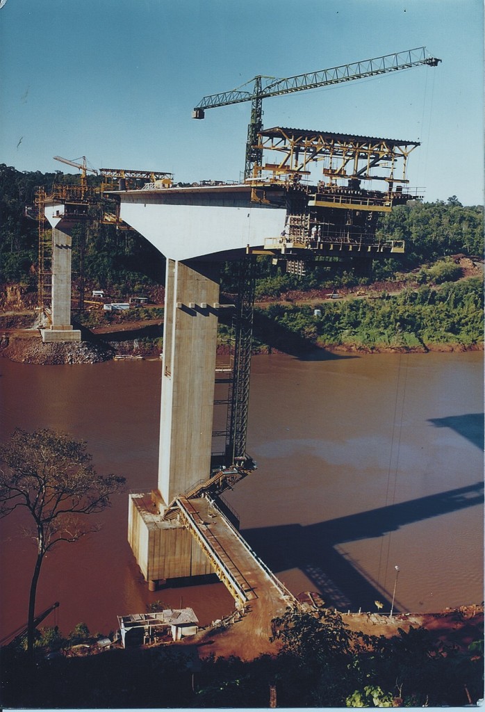 construção ponte amizade.jpg