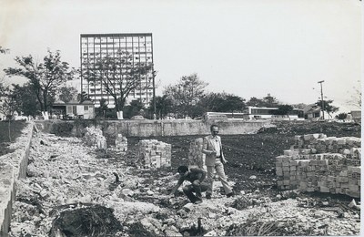 construção praça.jpg