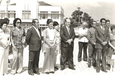 Inauguração Câmara - em frente prédio prefeitura.jpg