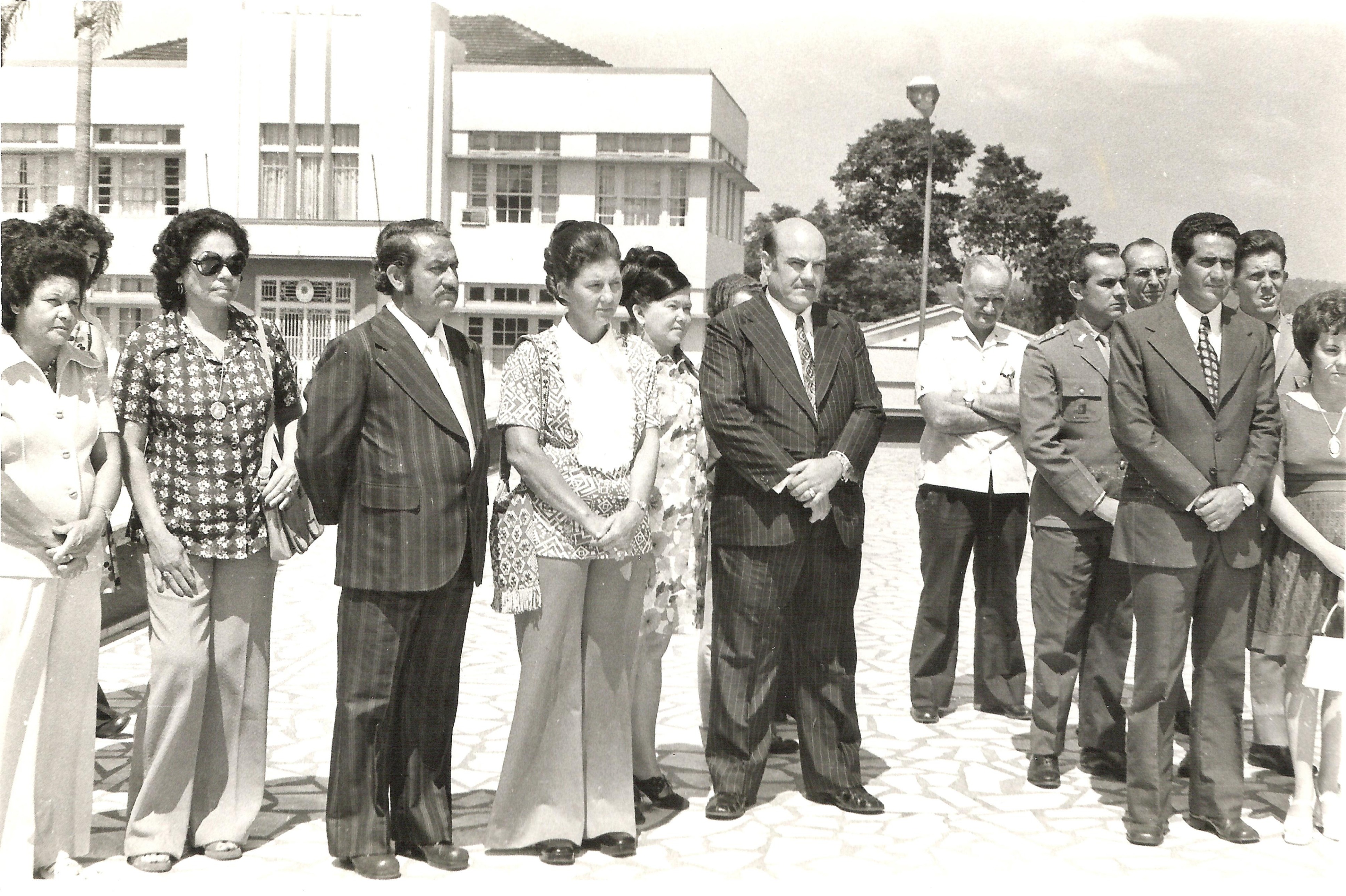 Inauguração Câmara - em frente prédio prefeitura2.JPG