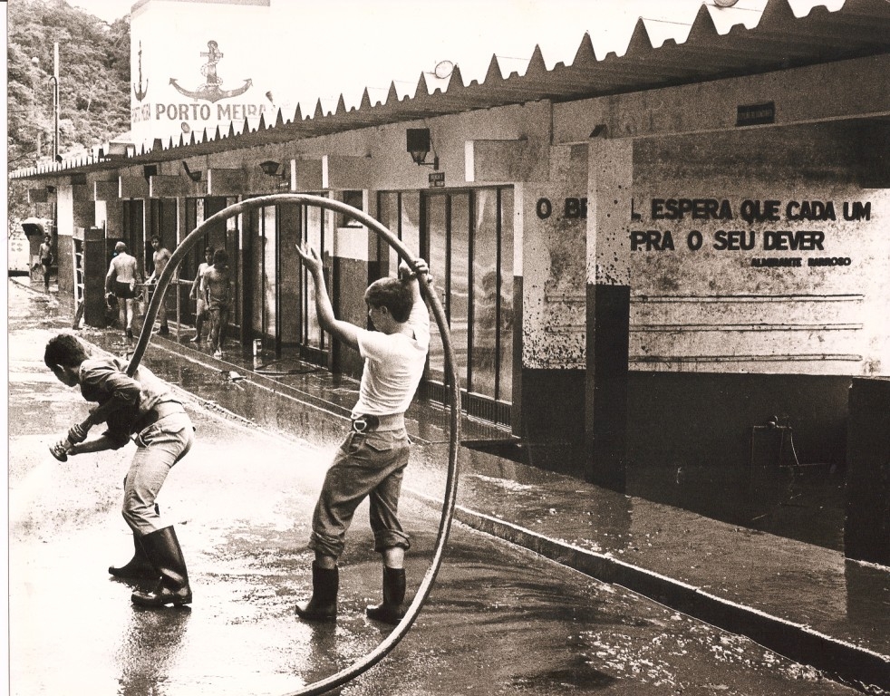 Limpeza da estação de barcas depois de enchente no Rio Iguaçu.JPG