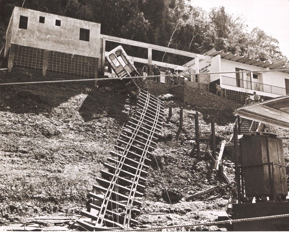 Mais um descarrilamento do bondinho do Porto Meira.JPG