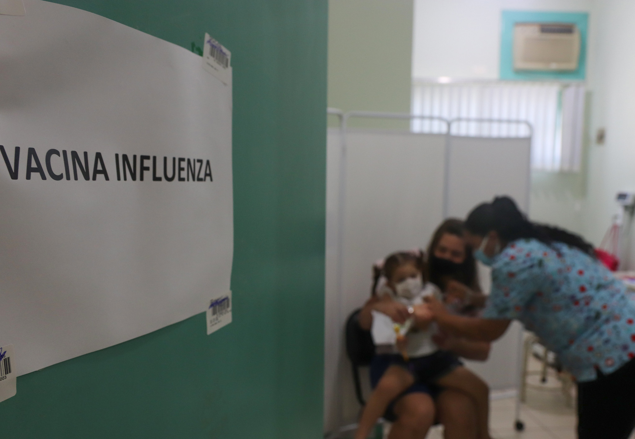 Adriana Izuka ressalta a importância da vacinação contra uma queixa, doença que também pode resultar em hospitalizações e óbitos