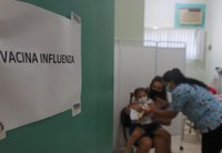 Adriana Izuka ressalta importância da vacinação contra a gripe, doença que também pode resultar em hospitalizações e óbitos