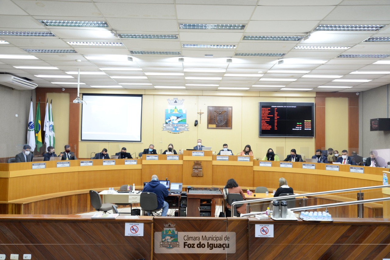 Câmara de Foz cobra informações sobre condomínios Angatuba I e II