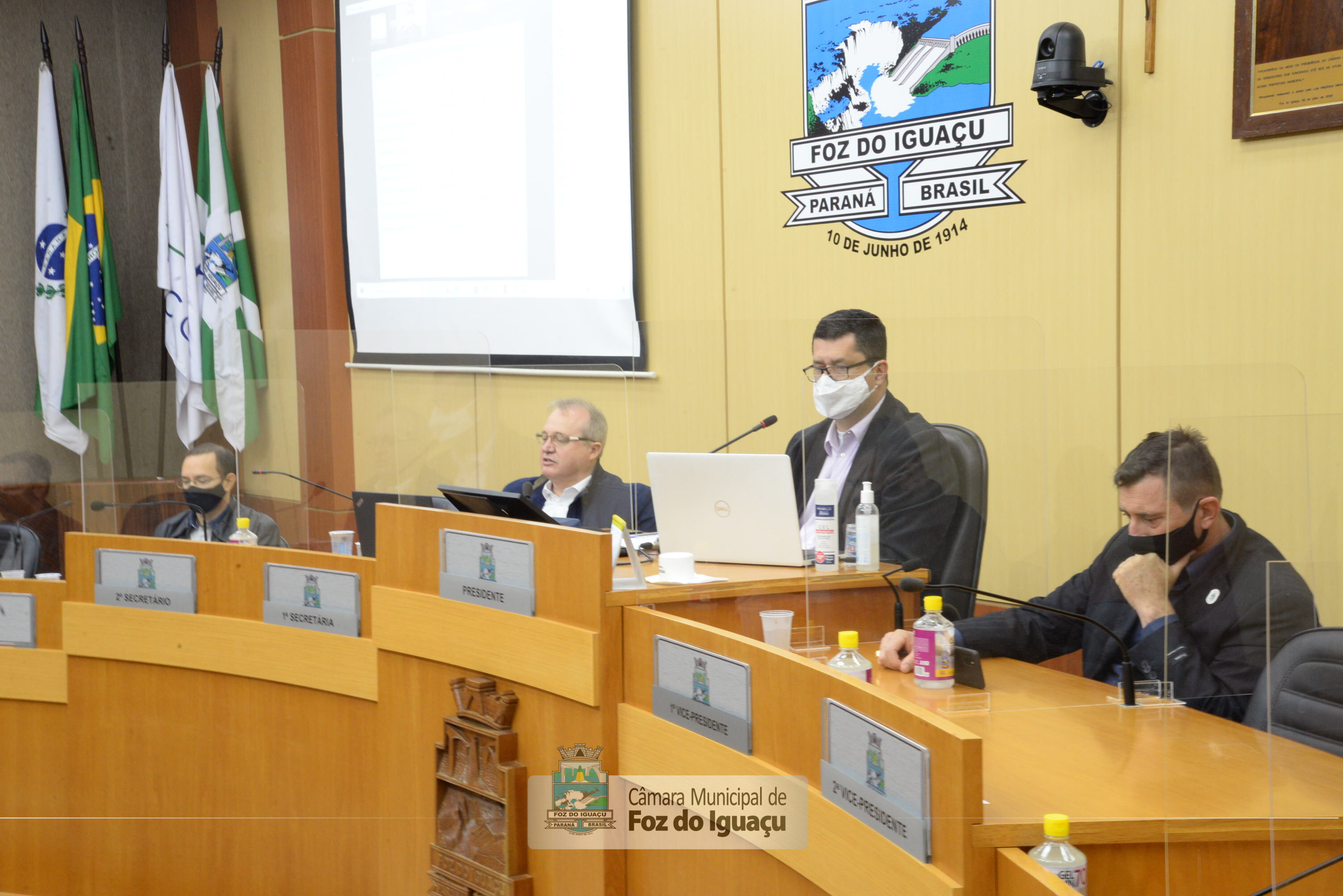 Comissão Mista e demais vereadores acompanham a prestação de contas da Prefeitura