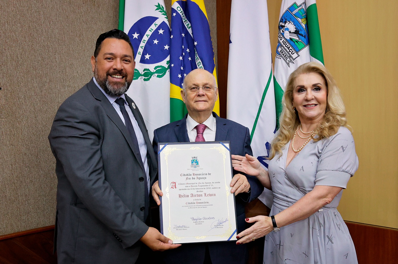 Hélio Lewin, após 50 anos de carreira no MP, é condecorado Cidadão Honorário de Foz