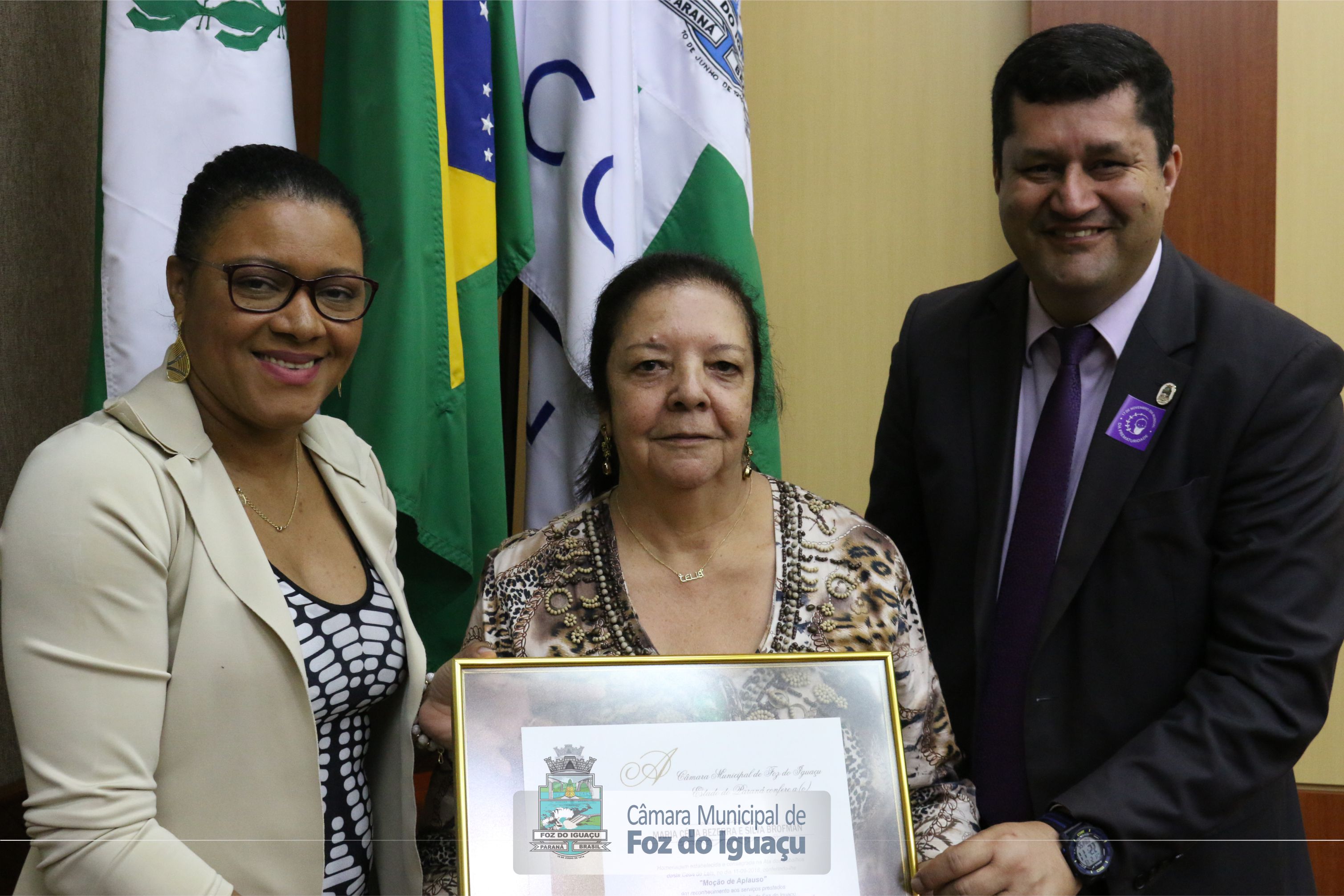 Médica que se destaca na humanização em serviço de oncologia é homenageada pela Câmara