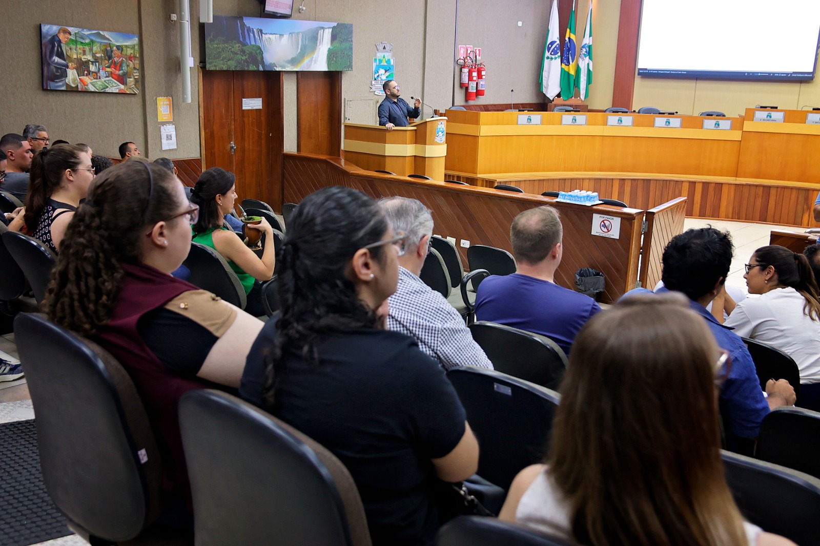 Oficinas do Senado Federal reúnem agentes legislativos na Câmara de Foz