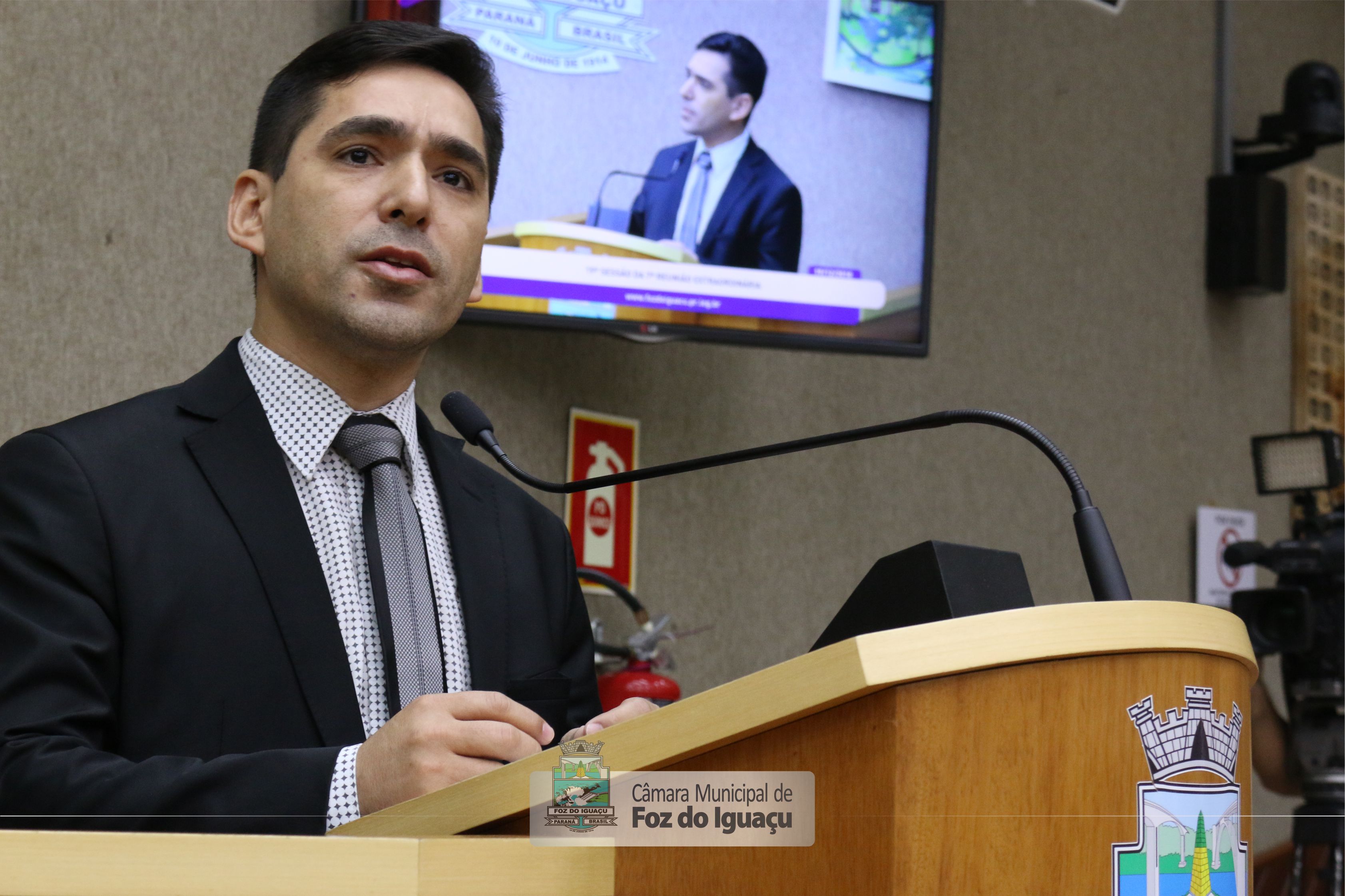 Vereador Marcio Rosa pede ações da prefeitura para resolver o problema dos matagais  
