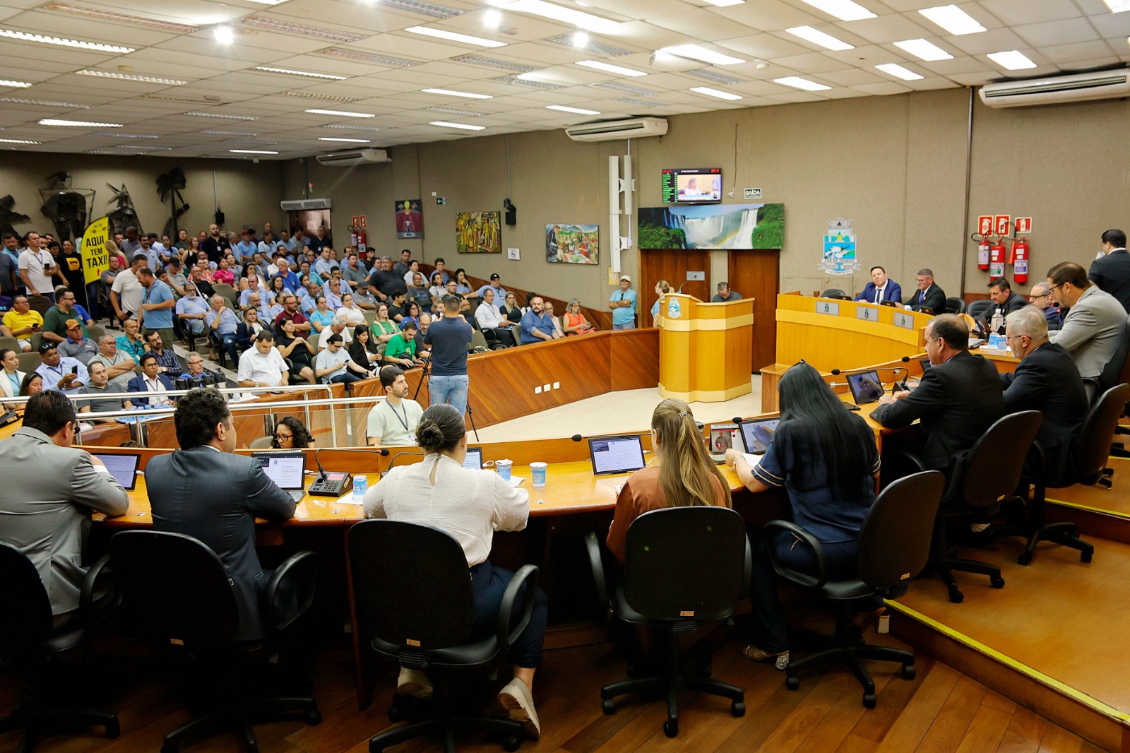 Vereadores dialogam com taxistas e profissionais do turismo