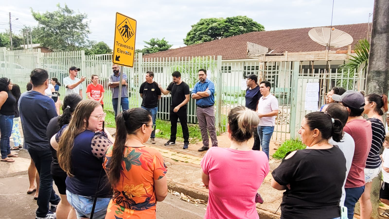 Vereadores visitam escola Três Bandeiras e buscam soluções para continuidade de atividades escolares